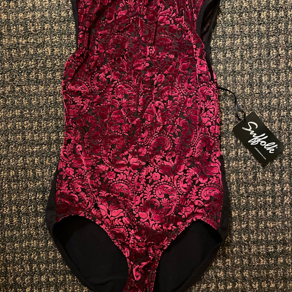 New with tags Suffolk Adult M burnout velvet leotard.